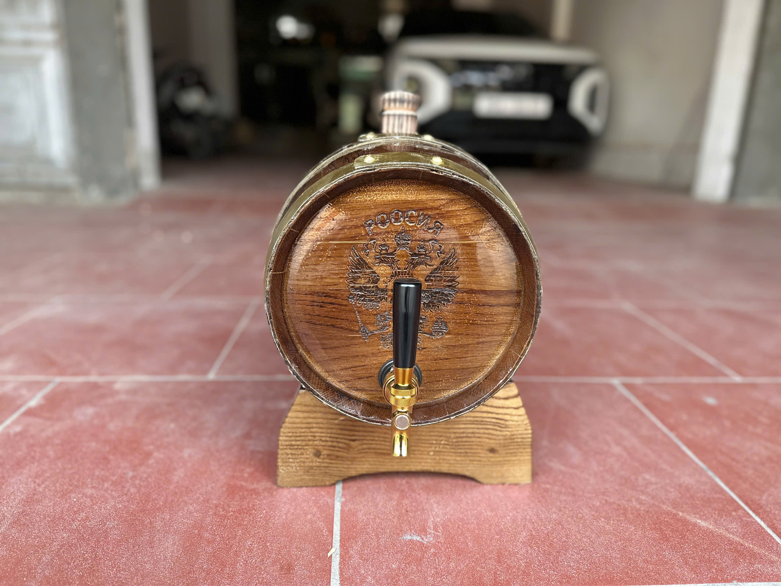 Thùng rượu gỗ sồi cổ điển