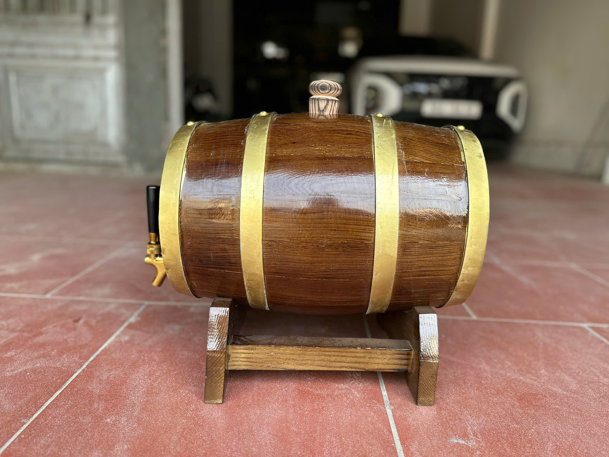 Kệ gỗ trưng bày rượu